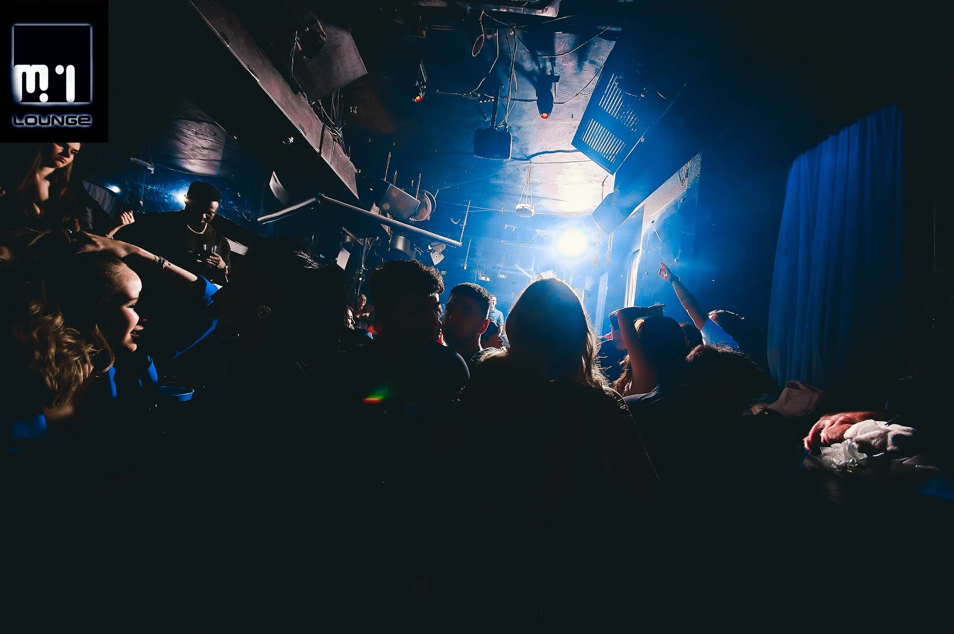 السهر في براغ يوم الأحد